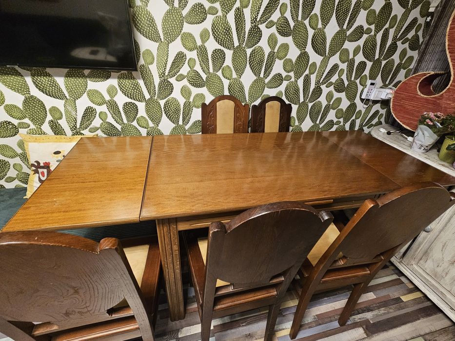 Масивна дървена старинна маса със столове