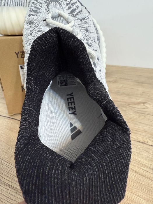 Vând Adidas yzy 350 v2 cmpct