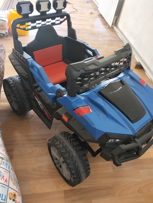 Продам детскую машинку