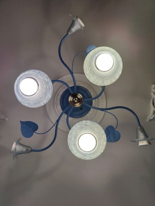 Продается люстра