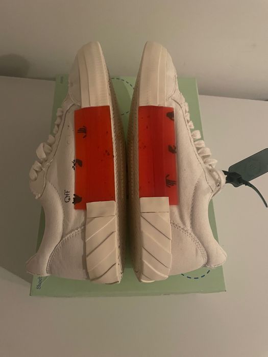 OFF-WHITE Vulcanized Low 43