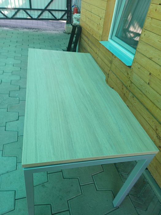 Стол новый,  можно для дома