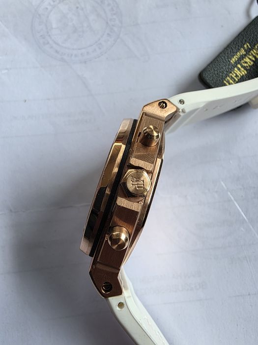 Дамски луксозен часовник Audemars Piguet 37 mm
Royal Oak Offshore 37mm in Rose Gold with Diamond Bez