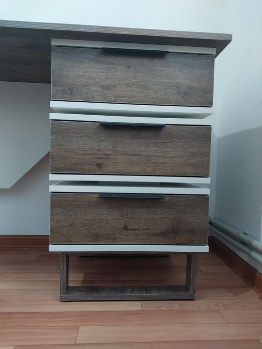 Стол для дома и офиса