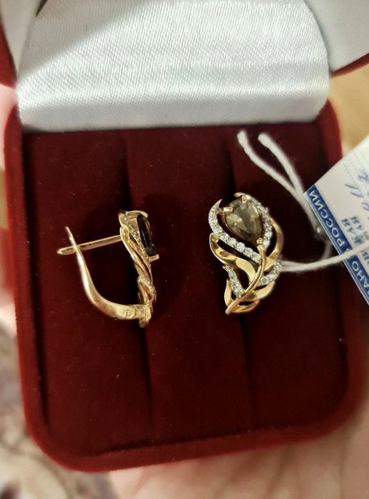 Новые золотые серьги 585 пробы с топазом