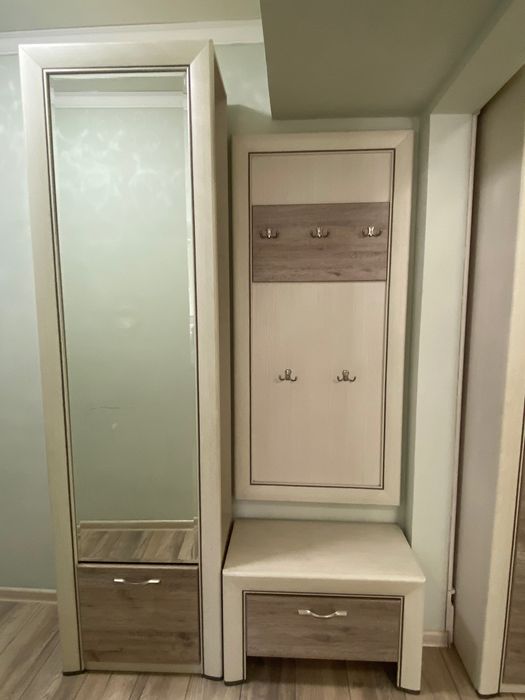Продам прихожую б/у