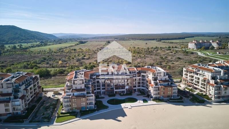 Инвестиционен имот за курортно строителство на 50 м от плажа в гр. Обз