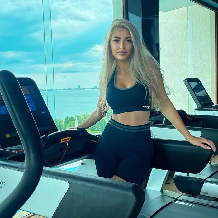 Къс Клин, размери S, M, L - в Син, Зелен, Розов, Сив, Черен