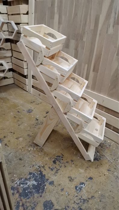 уникални стъпаловидни стелажи за плод и зеленчук