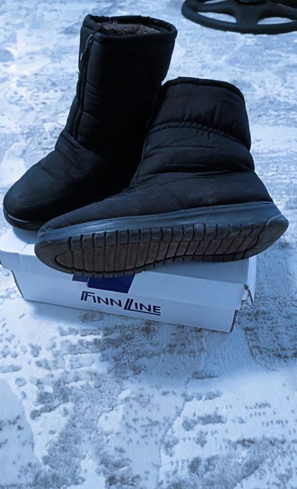 Продам женские ботинки