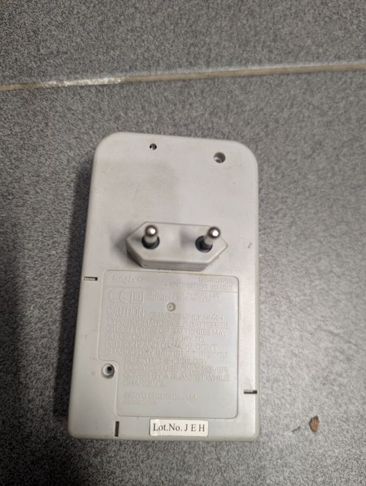Vand incarcator sanyo baterii nimh