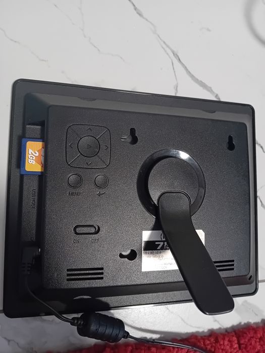 Rama foto digitala Intenso 7 inchi. Pret 120 lei fix