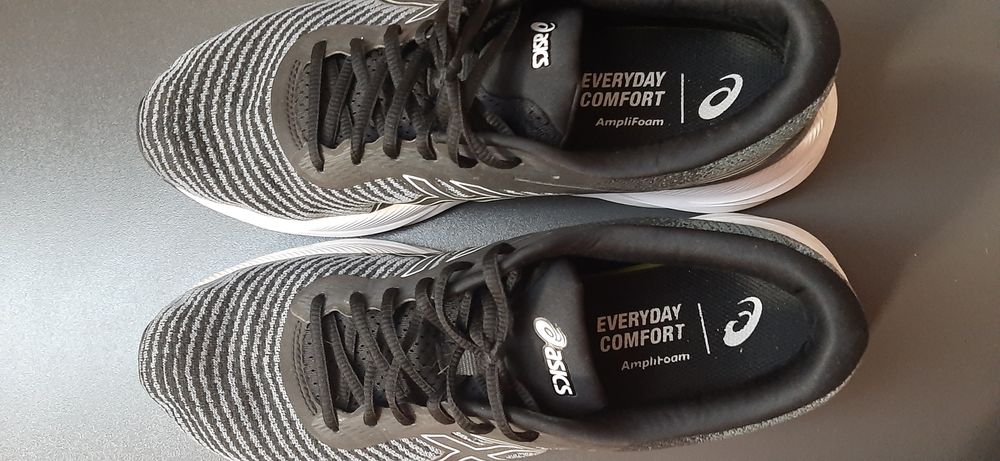 Маратонки Asics 44 номер