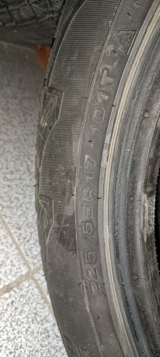 Продам шины зимние шипованные