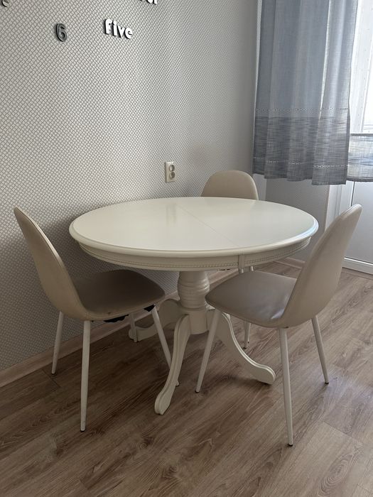 Продам кухонный стол с 6 стульями