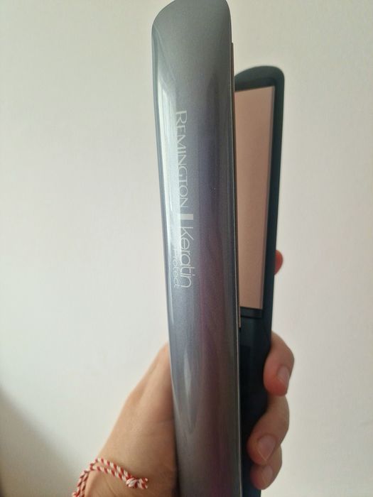 Placă de Îndreptat Părul Inteligentă Keratin Protect S8598