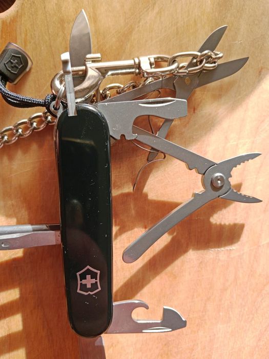 Victorinox Deluxe Tinker.
