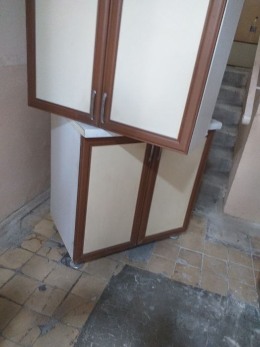 Kuxiniy mebel sotiladi