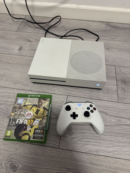 Xbox One S + Fifa Xbox one s x
