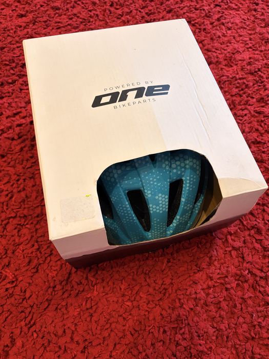 Vând Cască de Bicicletă „Powered by ONE BikeParts” – Nouă în Cutie!