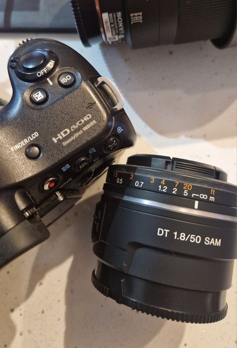 Фотоапарат Sony A65 с допълнителен обектив и аксесоари