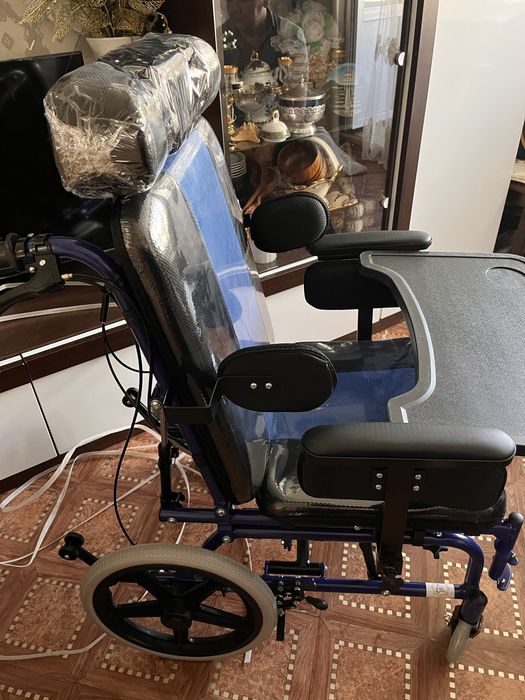 Продам инвалидную коляску функциональную