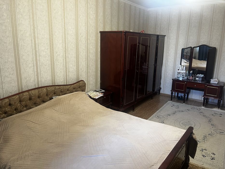 Продам спальный гарнитур