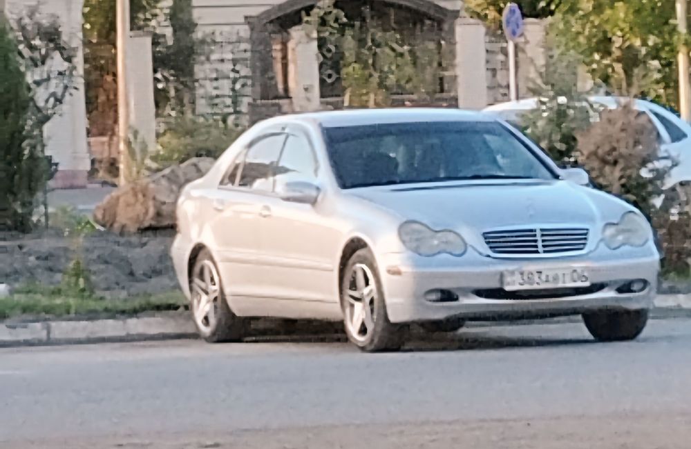 Машина в хорошем состоянии . Камера заднего хода. Магнитола андроид. Т