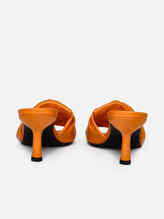 Ниски сандали на ток By Far - естествена кожа