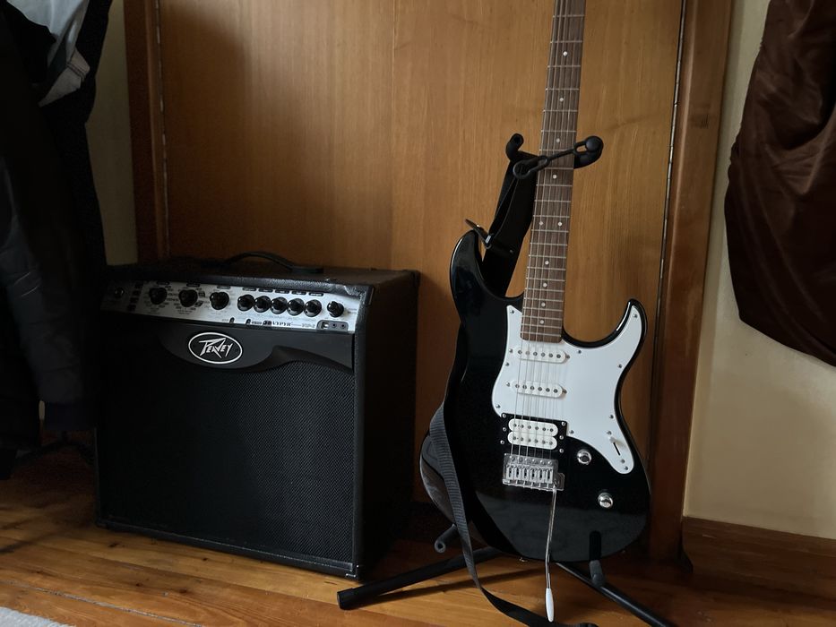Электро гитара yamaha и комбоусилитель peavey