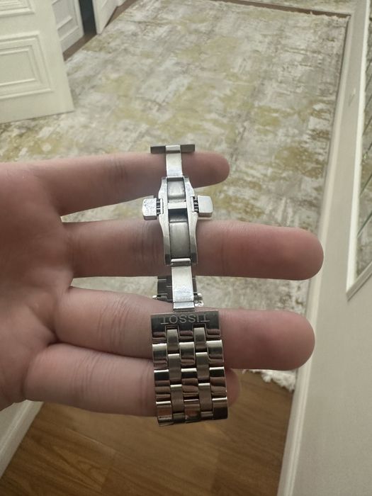 продам часы Tissot Carson premium Quartz