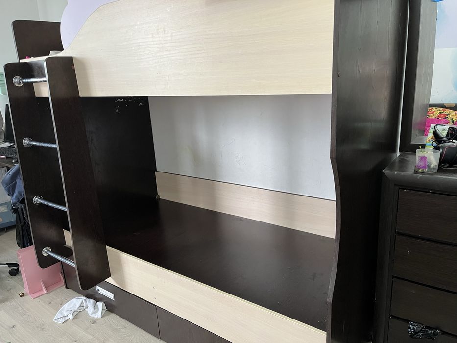 Двухярусная кровать