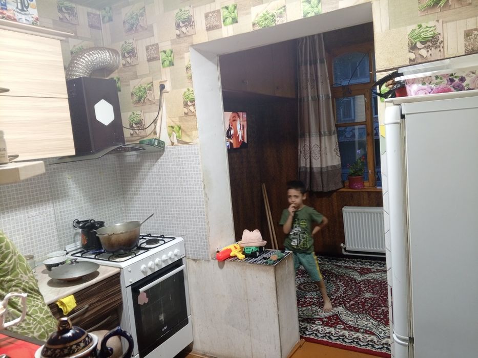 Yoʻl yuzida bozor yonida Chichiq 8mk 34 dom 3 xonali 2- Etaj oʻrtada