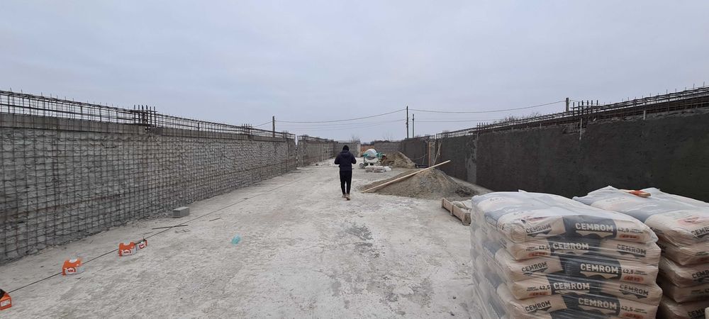 Vand Hala Iasi Horlesti Rediu: 800 mp - 280.000 euro in constructie.