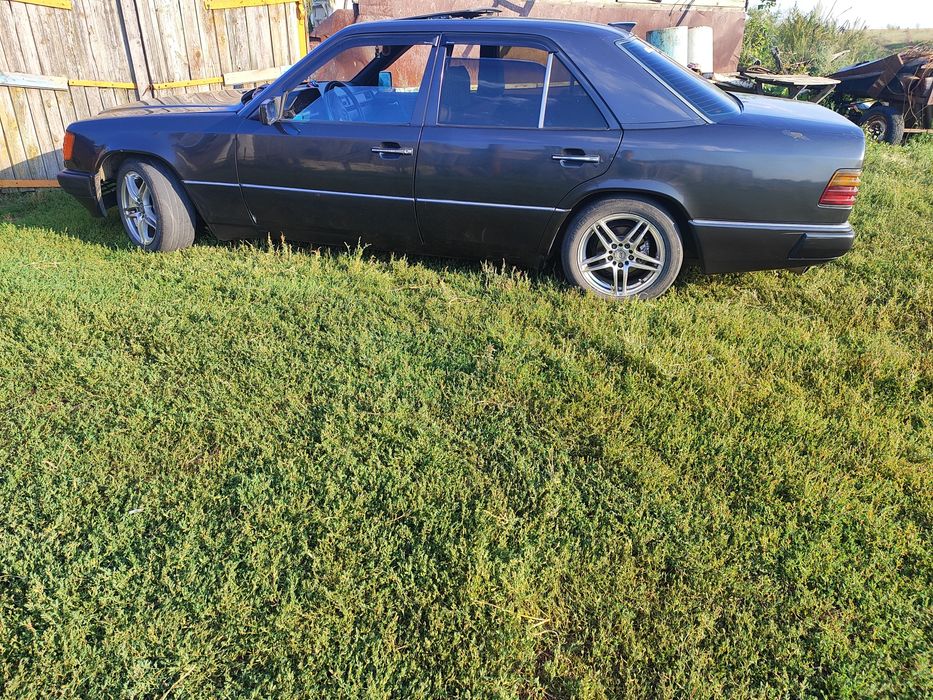 В продаже Mercedes 124