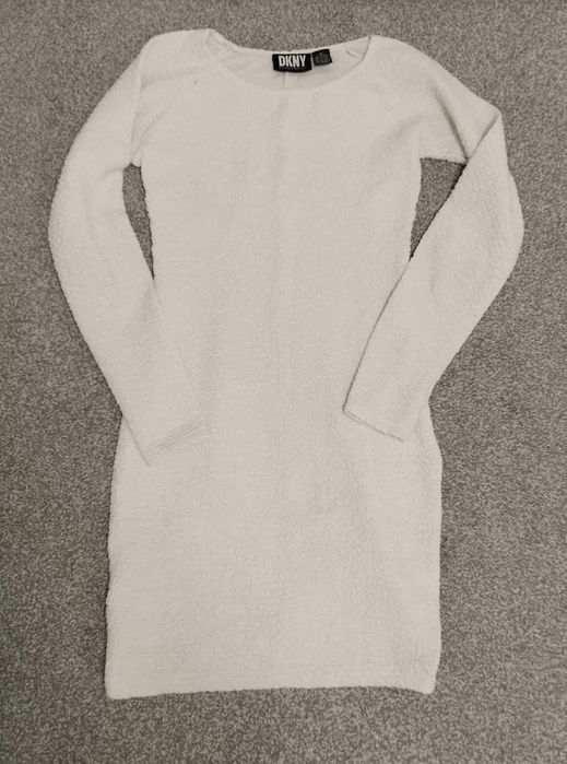 Бяла рокля DNKY - размер М