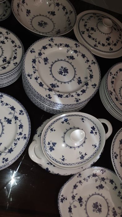 Serviciu masa porțelan veritabil Royal  Doulton  York Town