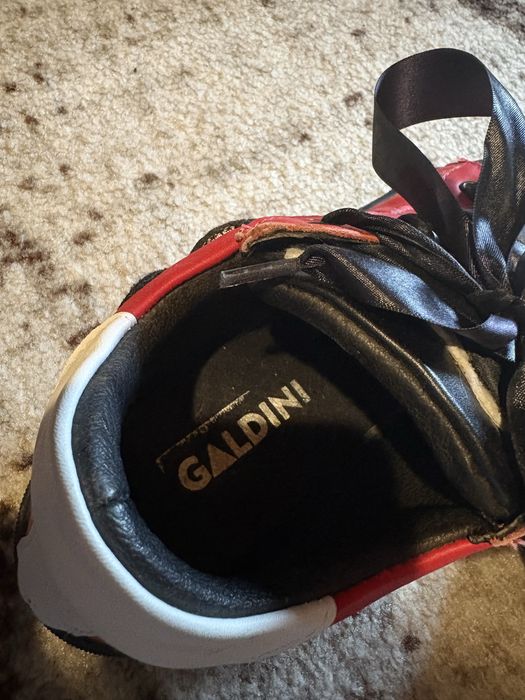 Продавам дамски обувки Galdini