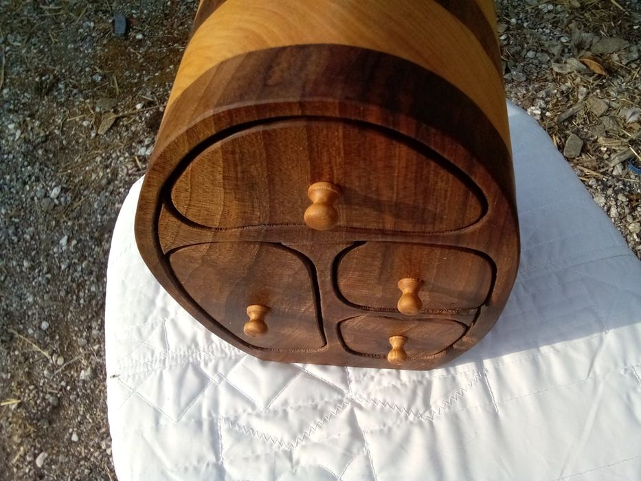 Бутикова кутия за бижута . Ръчна изработка . Нова .