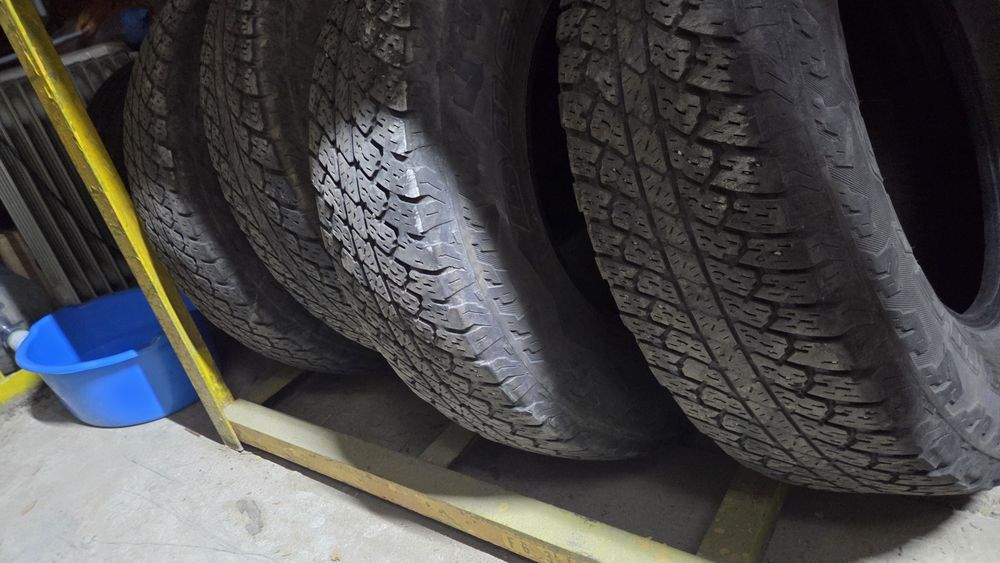 Bridgestone Dueler A/T 245/75 R17 комплект