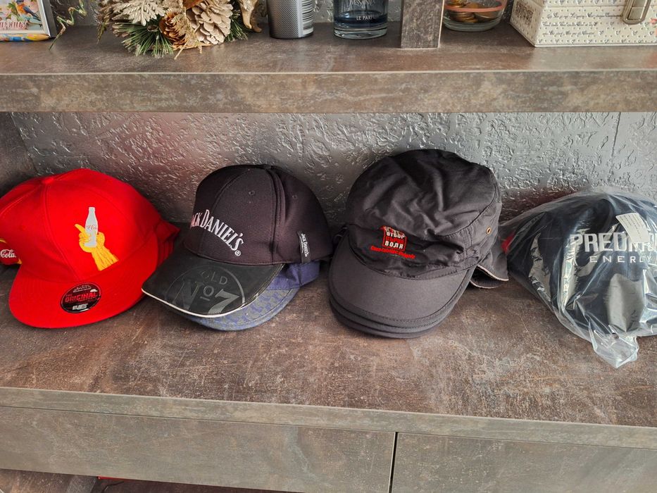 Шапка  Джак Даниелс , Монстър шапка , Финландия шапка и Кока Кола шапк