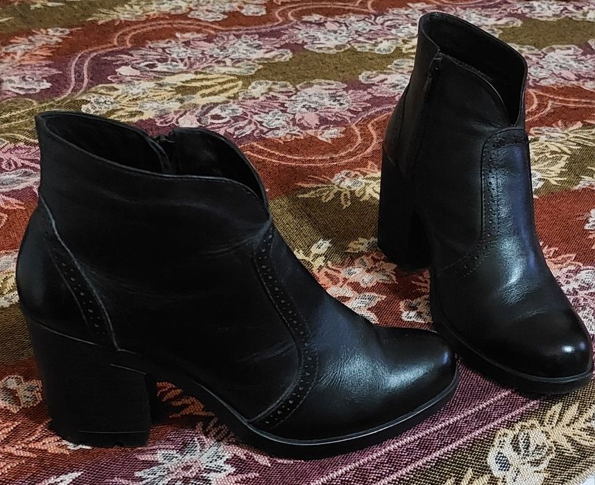 Продаются ботинки женские