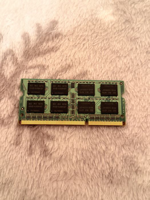 2GB RAM DDR3 Samsung laptop