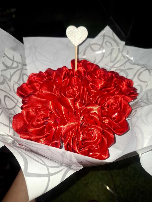 Букет от сатенени рози !