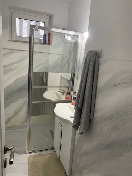 Inchiriez apartament cu trei camere