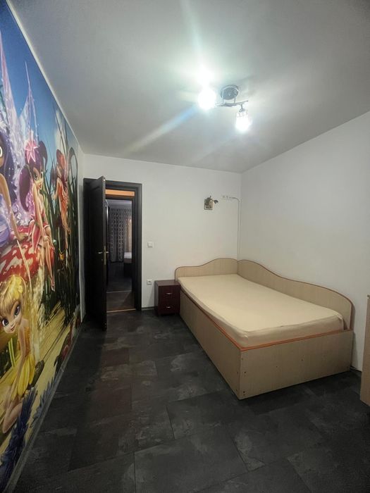 Apartament cu 3 camere , zona Crișan