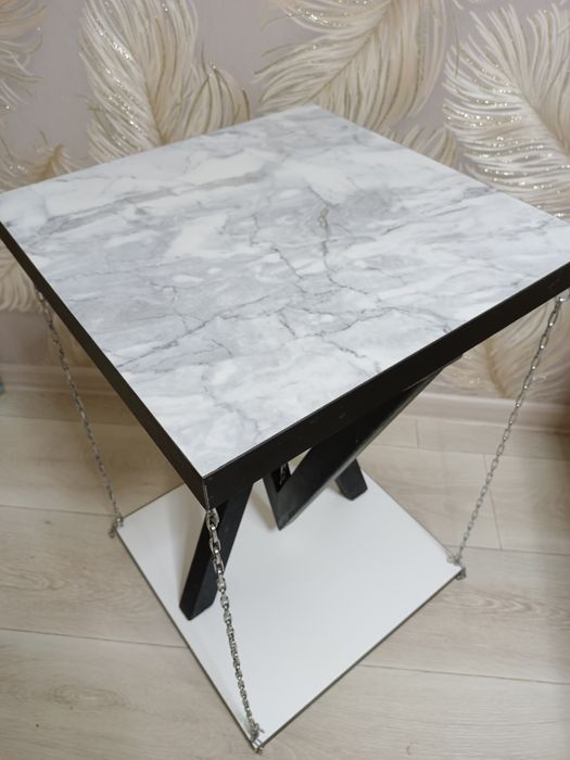 Продается интерьерный стол