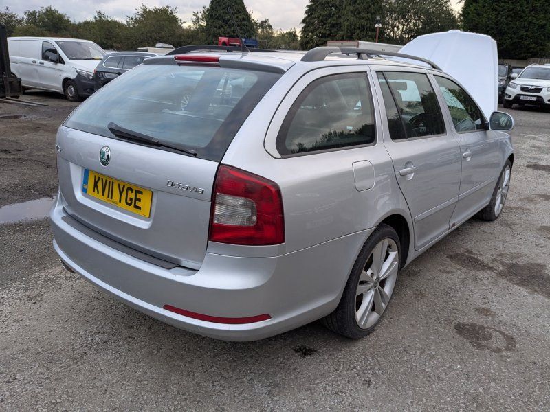 Dezmembrari / Dezmembrez Skoda Octavia 2 Combi (1Z5) FACELIFT 2.0 TDI CEGA cutie viteze automata cod culoare LA7W