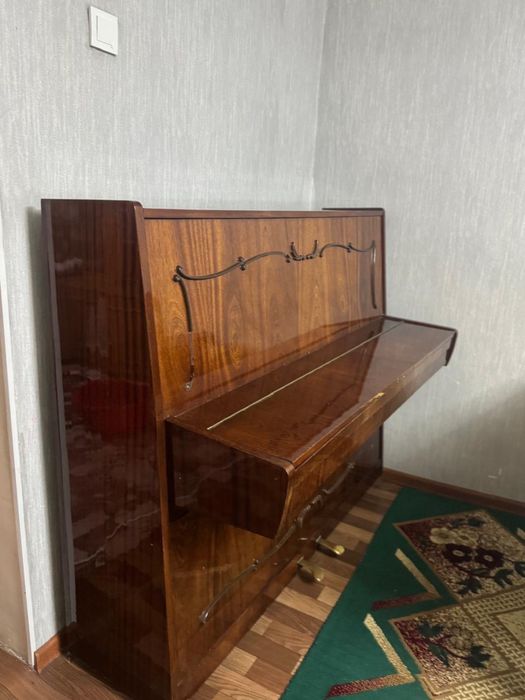 Продаеться Пианино