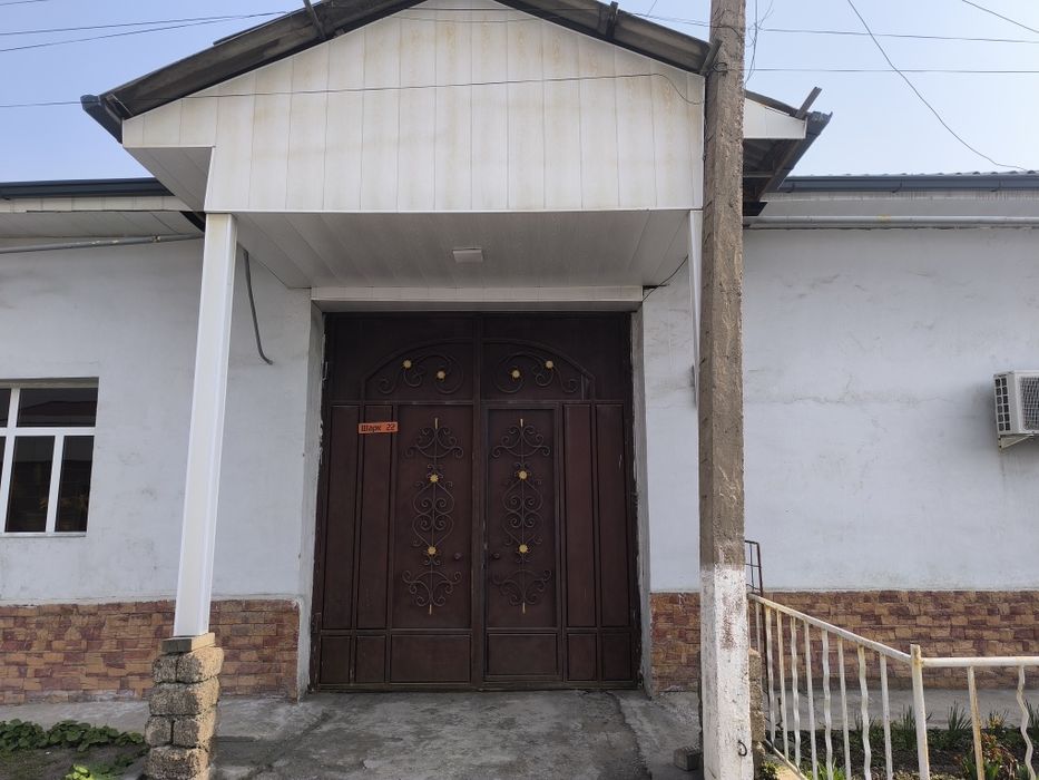 Hovli uy sotilad 6 sotix 7 xona oshxona dush alohida